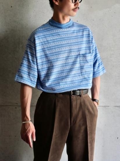 1990's Vintage Jacquard Border T-shirt
Made in USA.