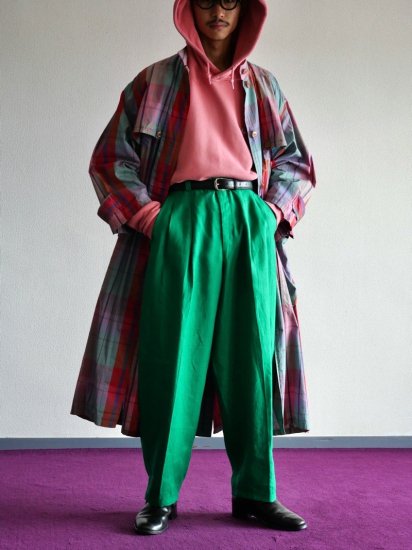 1990's Vintage Unknown Tailored Linen Trousers
Wide Silhouette & 2tucks / GREEN