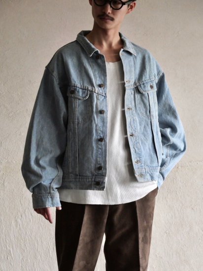 1980~90's VALENTINO GARAVANI JEANS
Washed Denim Trucker Jacket