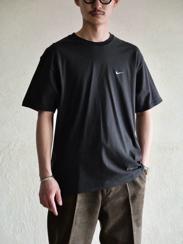 ealry00's Vintage NIKE Swoosh T-shirt, BlackSize M