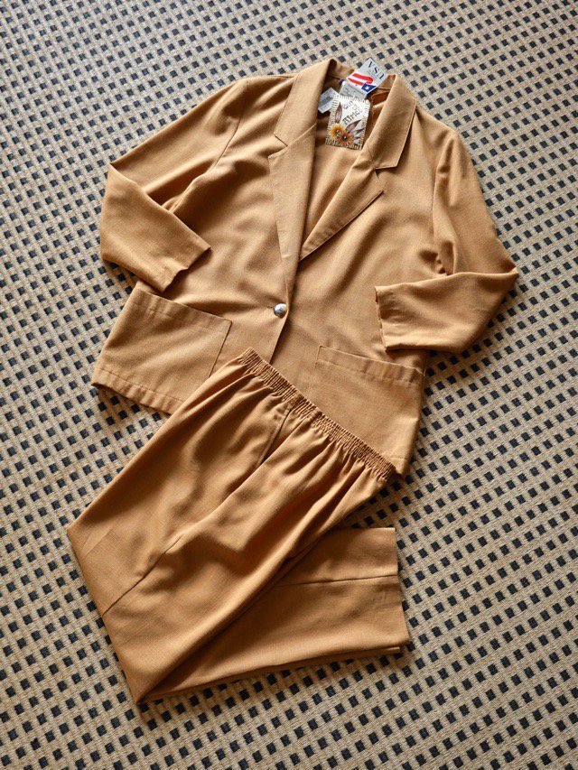 Deadstock 1980~90's Vintage Out of Africa
Rayon&Polyester Summer Set-up, Beige