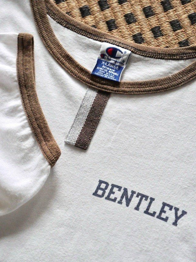 1990's Vintage Ringer Printed T-shirt
"Champion / Brown Sweat Gusset"