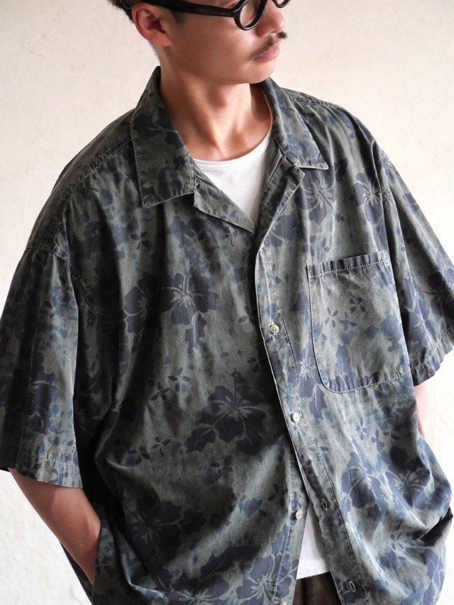1990's Vintage GRAMICCI Printed Cotton S/S Shirt, Made in USA.
