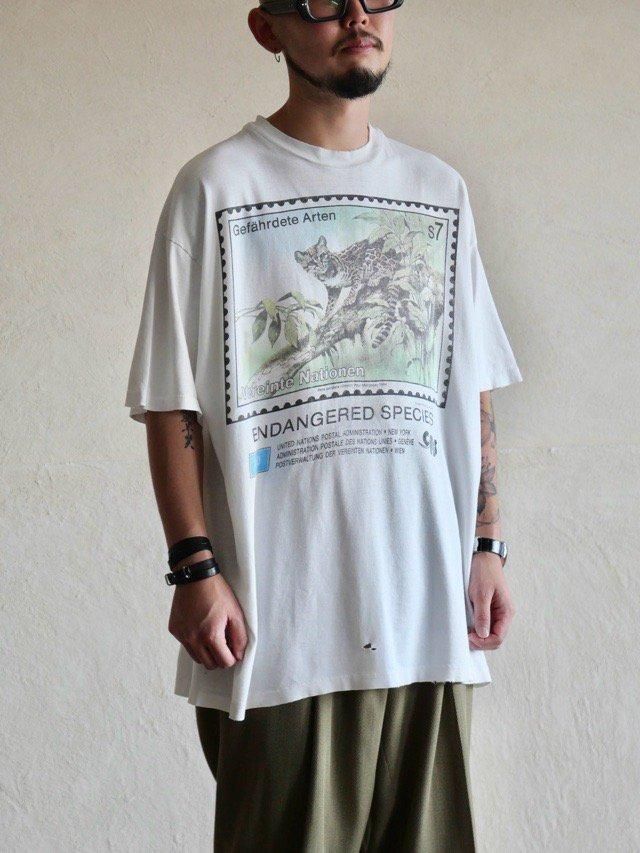 1990's Vintage Printed T-shirt
"Endangered Species" Made in USA.
