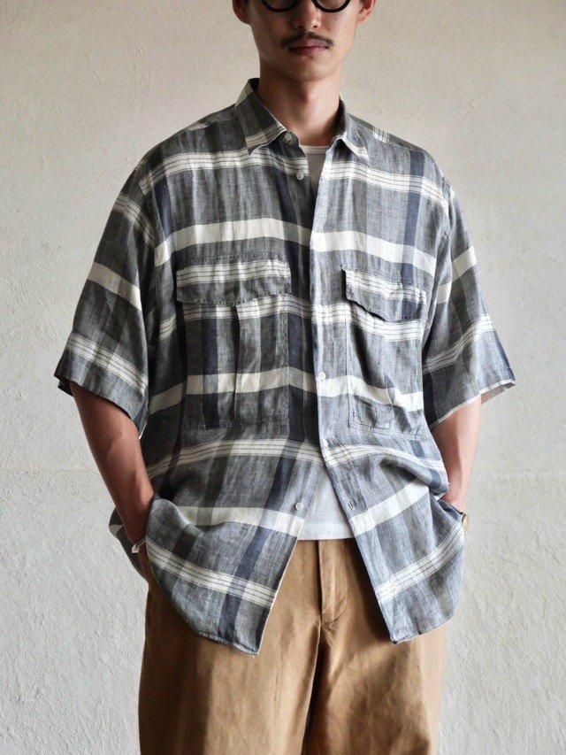 1980~90's BRITCHES of GeorgeTowne
100% Linen S/S Shirt, Made in Italy.