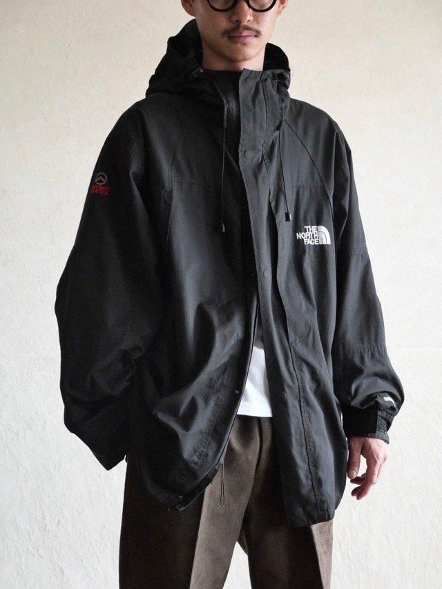 THE NORTH FACE "SUMMIT SERIES"
GORE-TEX Shell Parker BLACK
