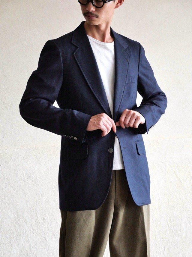 1980's Vintage Samuelsohn for HarryRosen
Navy Blazer, 37R