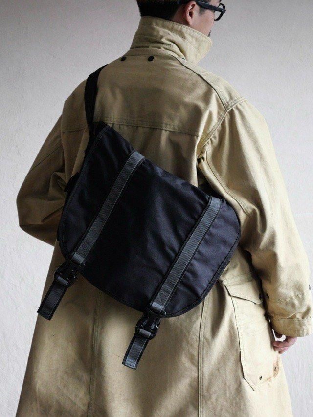 02s GAP Black Shoulder Bag