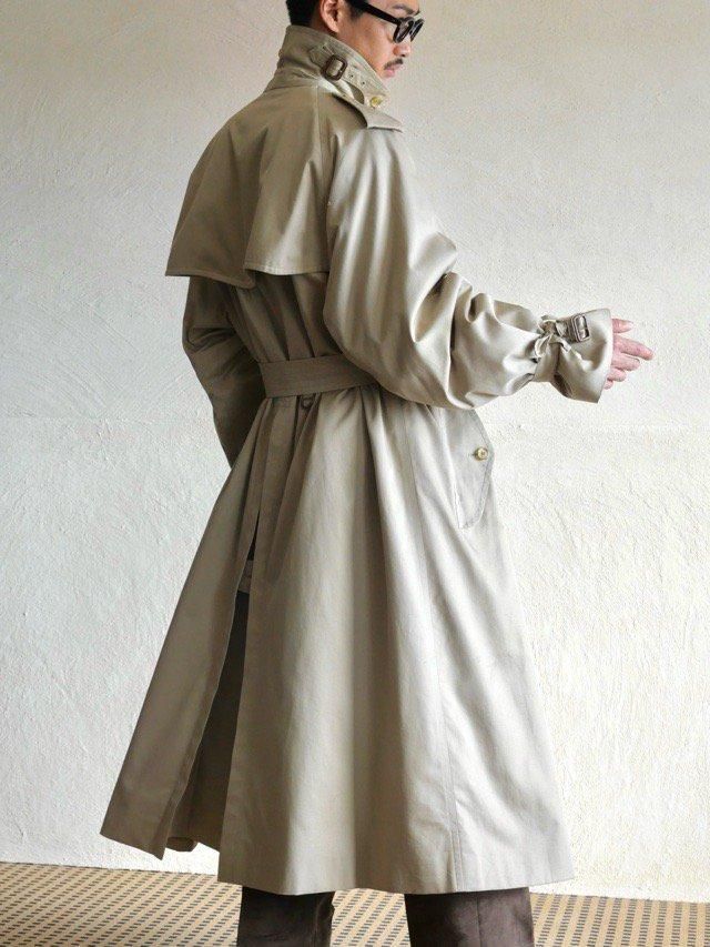 1995's Vintage Burberrys' Single-Raglan Sleeves Trench Coat + Wool Liner, Made in England.