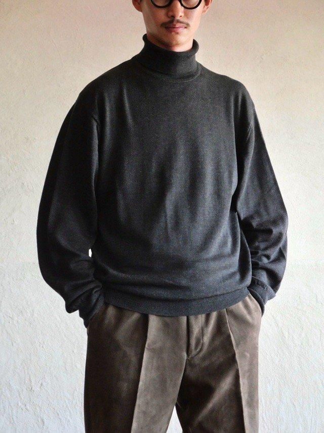 1980's Burberrs' Turtle-neck Wool Knit Sweater, Made in England.