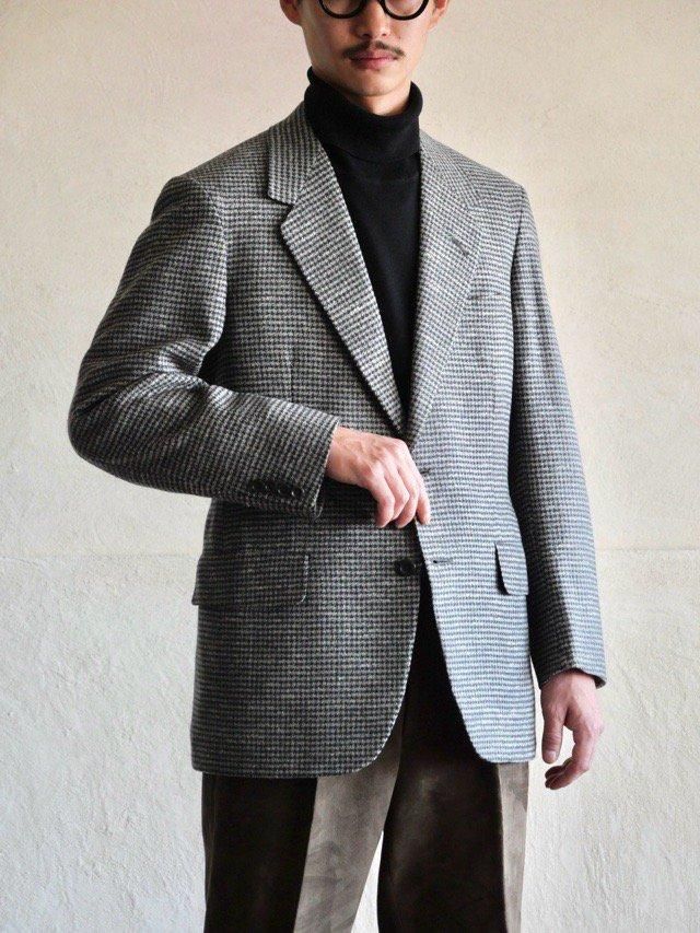 1980's Vintage "Neiman-Marcus"
Taiored Tweed Jacket, Blue-Gray Houndstooth