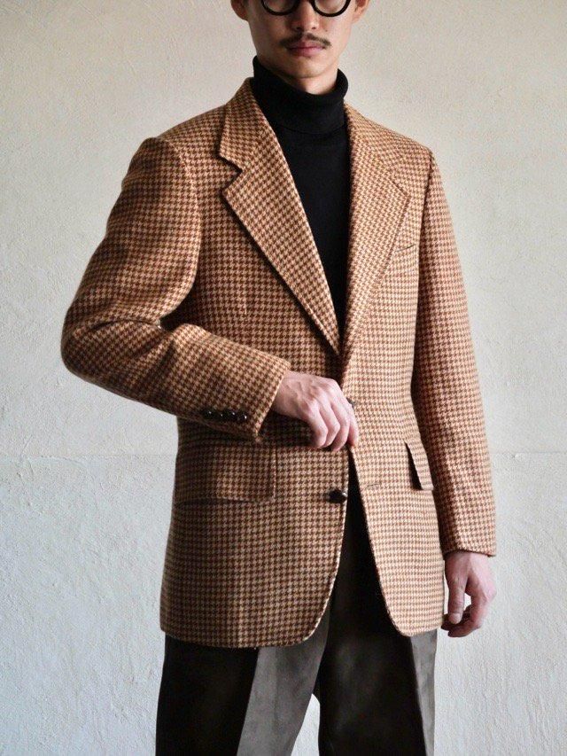 1980's Vintage "Neiman-Marcus"
Taiored Tweed Jacket, Brown Houndstooth