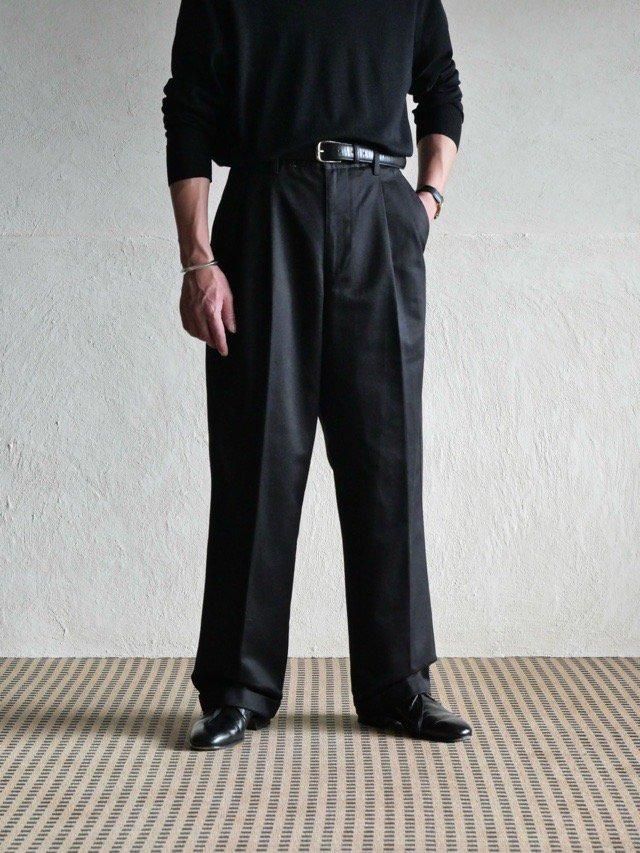 Deadstock 00's GAP Relaxed Fit
2tucks Chino Trousers "Black"