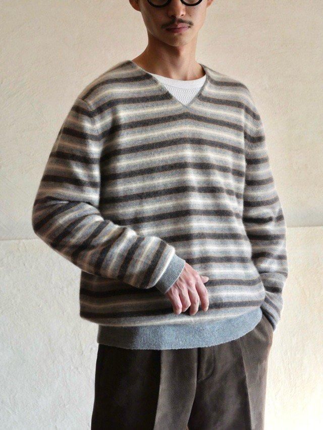 "Black Brown" V-neck Cashmere Sweater, BORDER