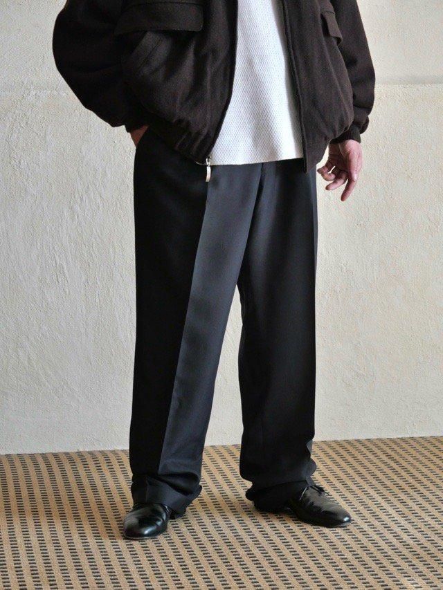 ~00's NeimanMarcus Black Trousers
"Micro-Polyester & Rayon Gabardine" 
Made in Canada.