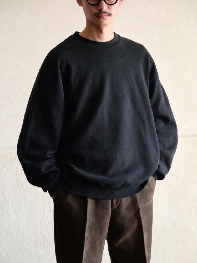1990's JERZEES (Set in sleeves)
Blank-Black Sweat Shirt, Made in USA.