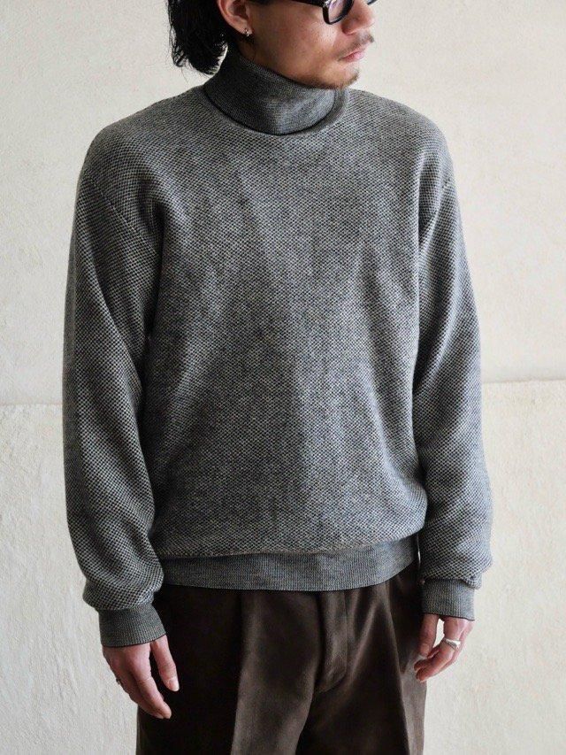 1990's Valentino UOMO
100% Wool Turtle-neck Sweater, Made in Italy.