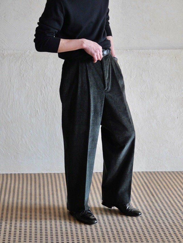 1990's Unknown(USA) Vintage Wide-Wale Corduroy Trousers, Made in Mexico. / Imported Fabric
