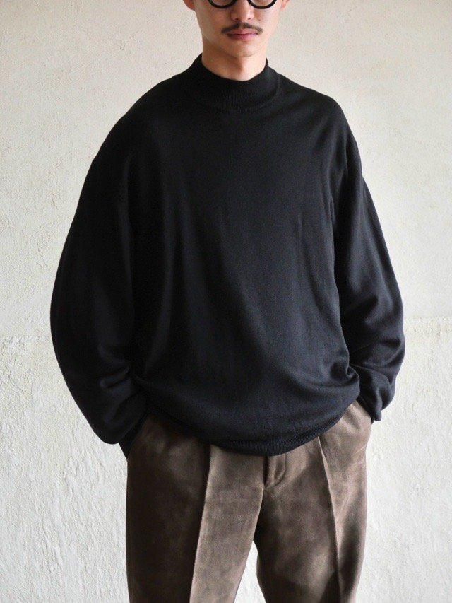 1990's HOLT RENFREW Mockneck Sweater, 100% Wool / BLACK / Made in Italy.