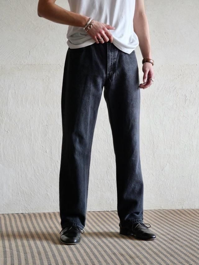 00's Levi's 516 Black Denim Pants
SLIM FIT COUPE ETROITE