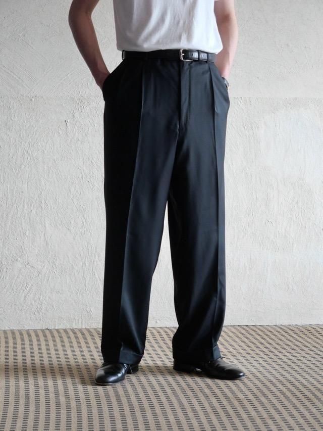BRIONI 2tucks Black Trousers
Super130s / Made in Italy. 