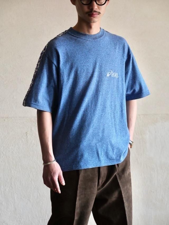 1990's Italian Vintage asics Logo T-shirt 
Made in Italy. / Heather-Blue