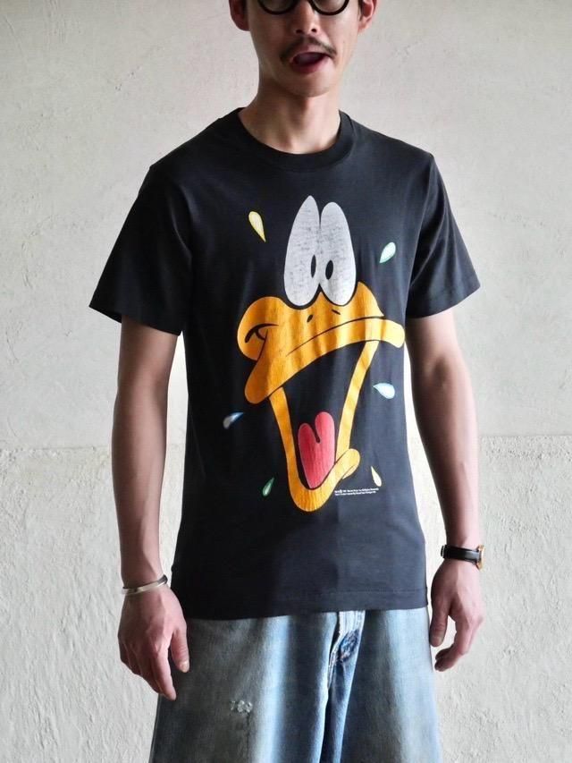 1990's Vintage Printed T-shirt "Duffy Duck" Made in Canada.