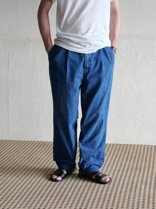 1990's DOCKERS Light-ounce Denim 
2tucks Trousers Made in U.S.A.