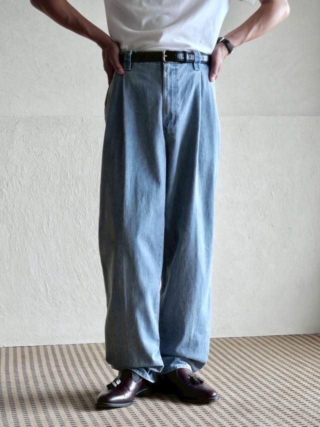 ~00's DOCKERS Two-Tucks Denim Slacks