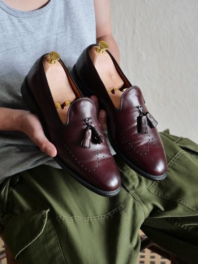Allen Edmonds Tassel Loafers 
Burgundy / model: Astor