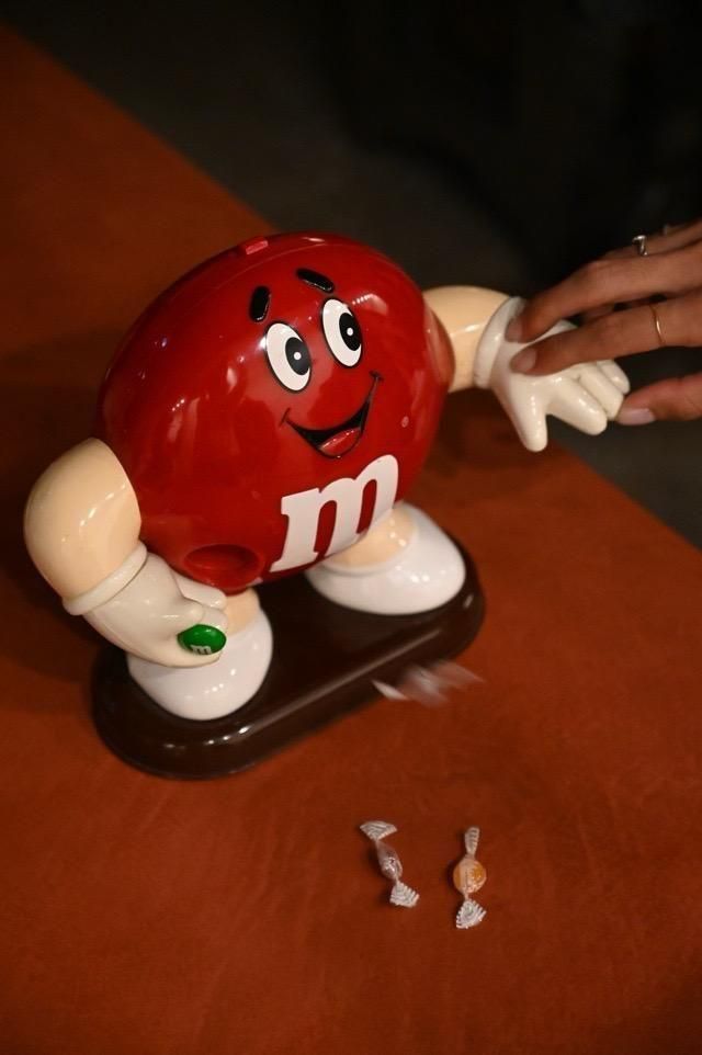 &#127851; M&M'S Chocolate Dispenser