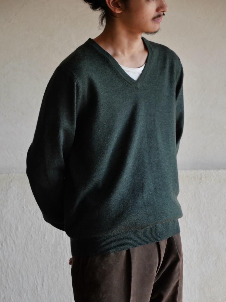 Brooks Brothers Merino Wool V-neck Knit Sweater