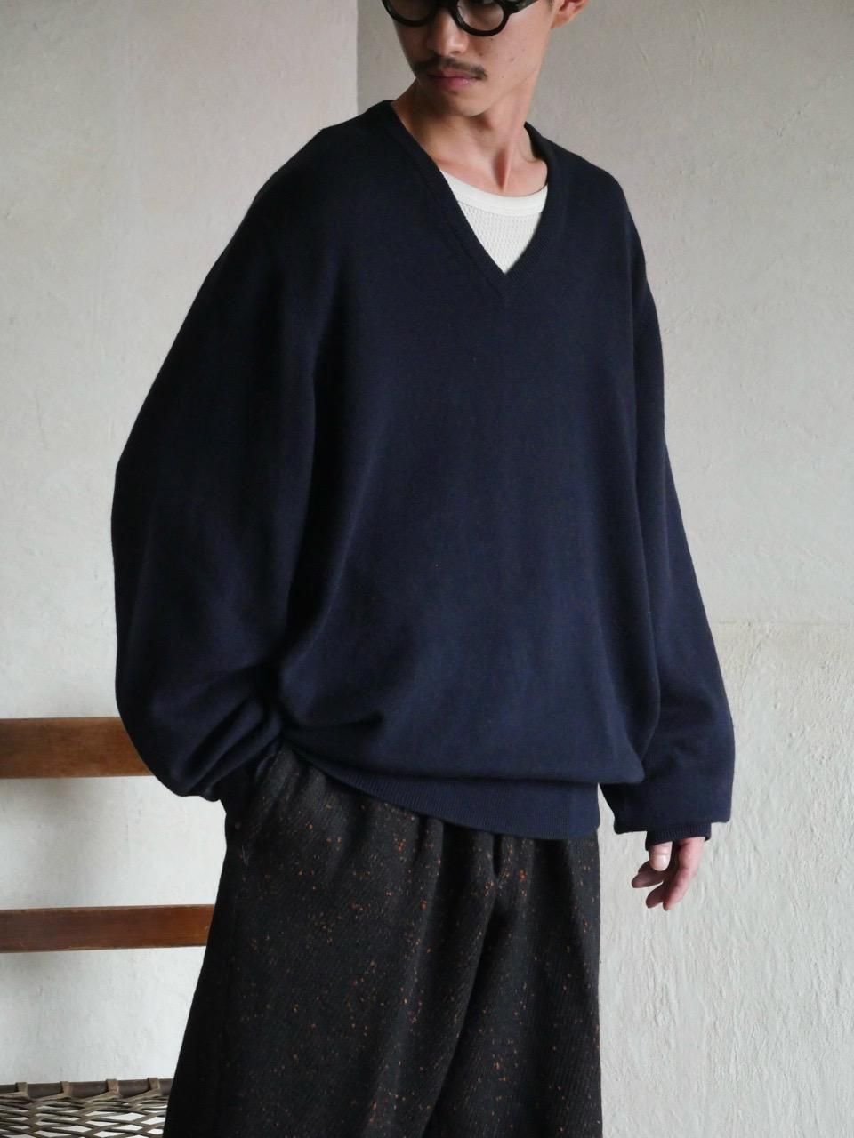 Brooks Brothers "3-ply Cashmere" 
V-neck Knit SweaterNavy