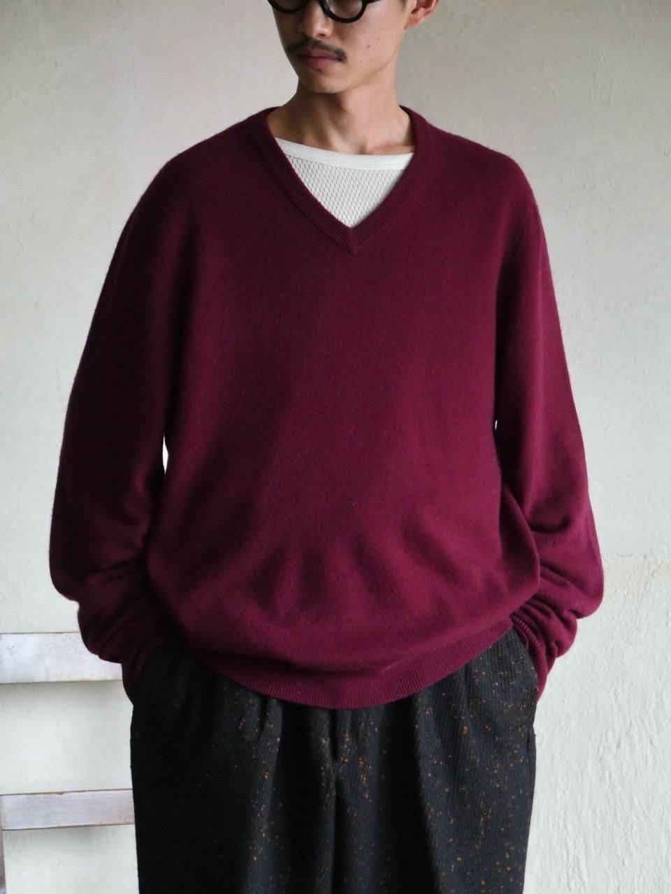 Brooks Brothers "3-ply Cashmere" 
V-neck Knit SweaterBurgundy