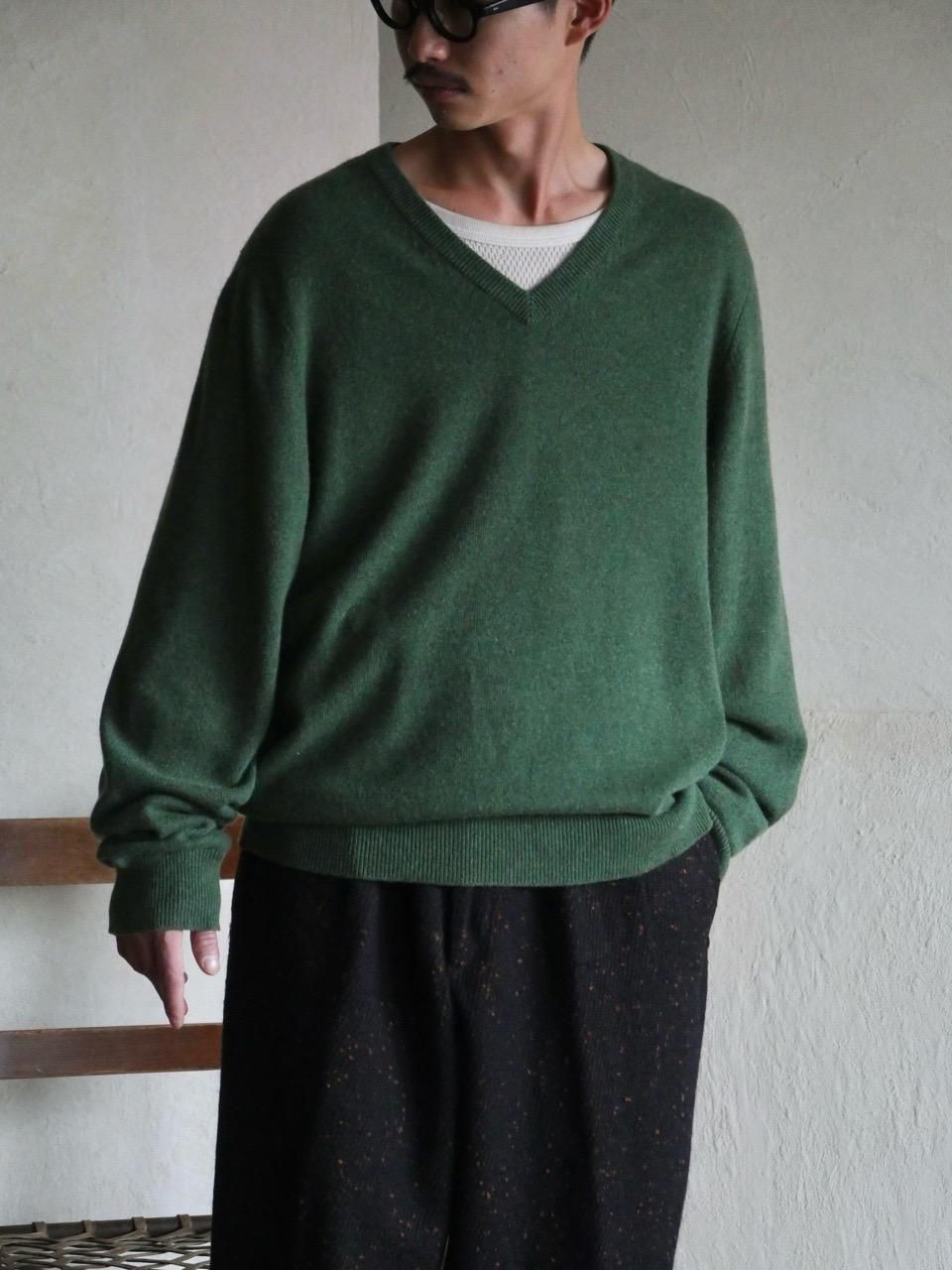 Brooks Brothers "3-ply Cashmere" 
V-neck Knit SweaterGreen