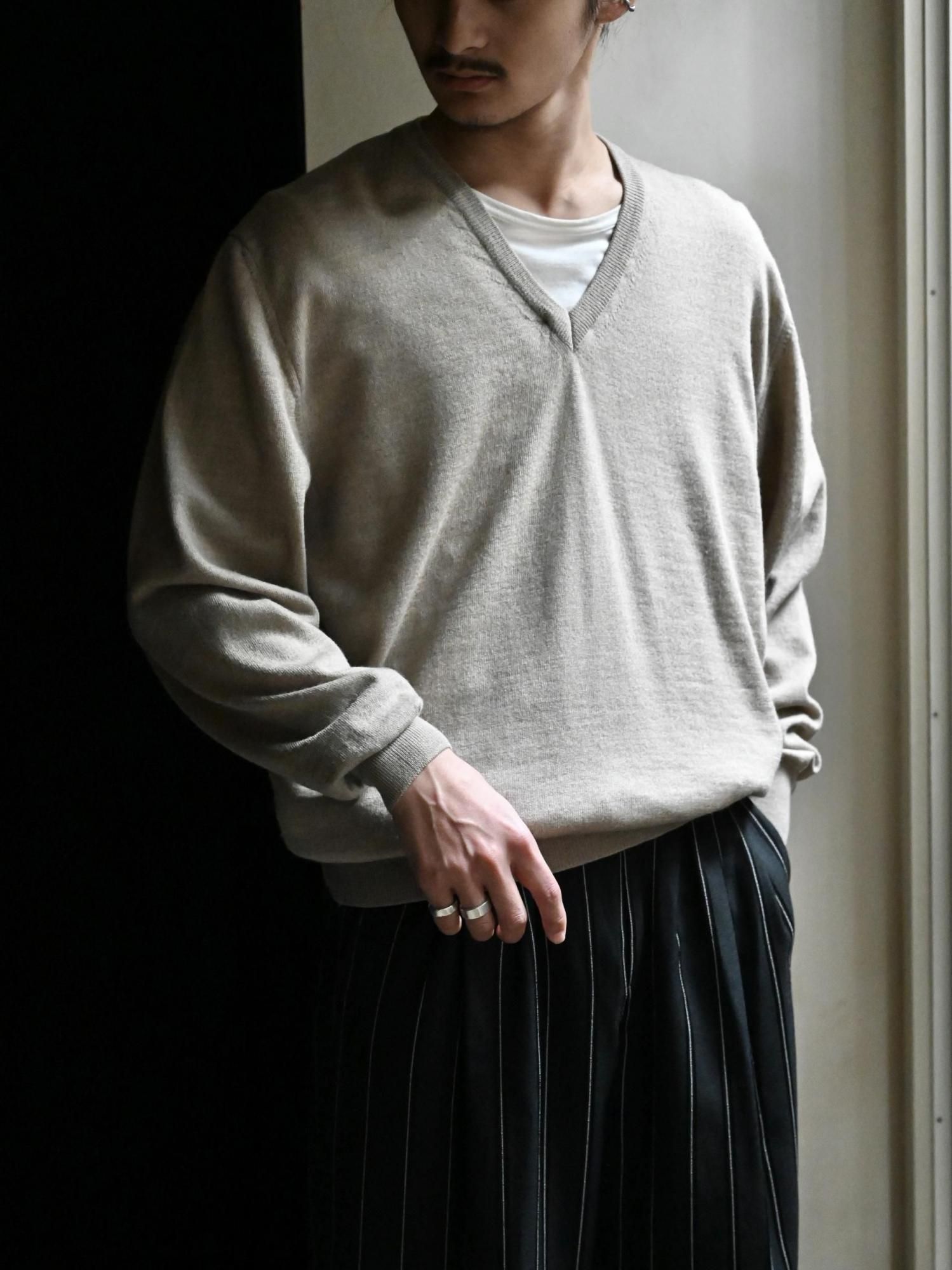 00's Barton MODA V-neck Knit Sweater, Beige