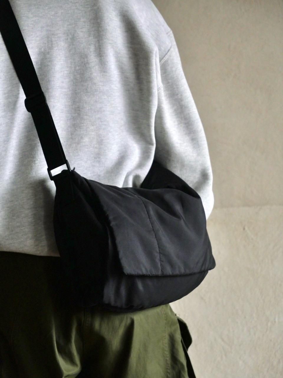 00's GAP Padded Shoulder Bag