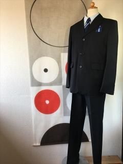 上品なヒロミチナカノのフォーマルスーツ