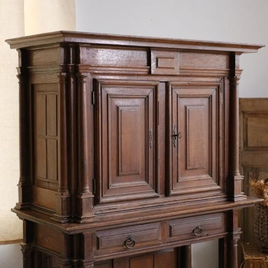 修道院のキャビネット