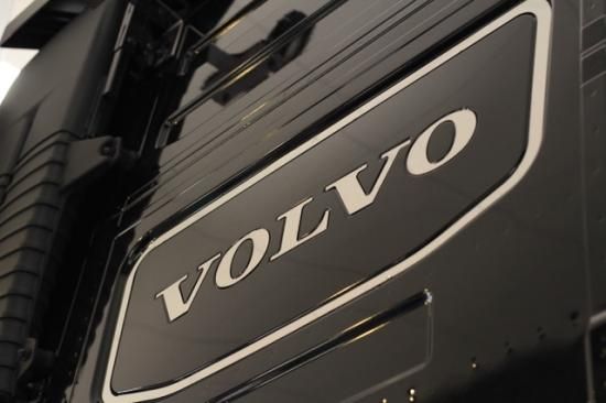 ACITOINOX ベッド裏ステンレスロゴ(VOLVO FH） ｜【トラックカスタム