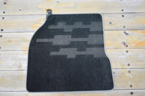 VOLVO純正 テキスタイル製フロアマット(助手席用) ｜トラック