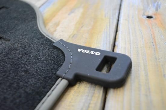 VOLVO純正 テキスタイル製フロアマット(助手席用) ｜トラック