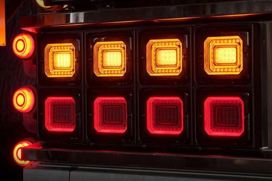 Strands【FOR9T ILLUTION】角型 テールライト｜【トラック