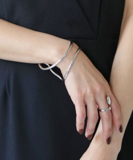 cheriellaNUANCE CURVE DOUBLE RING BANGLE/407-18952