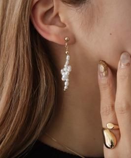 cheriellaKNOT MOTIF BAROQUE PEARL EARRINGS/407-18927