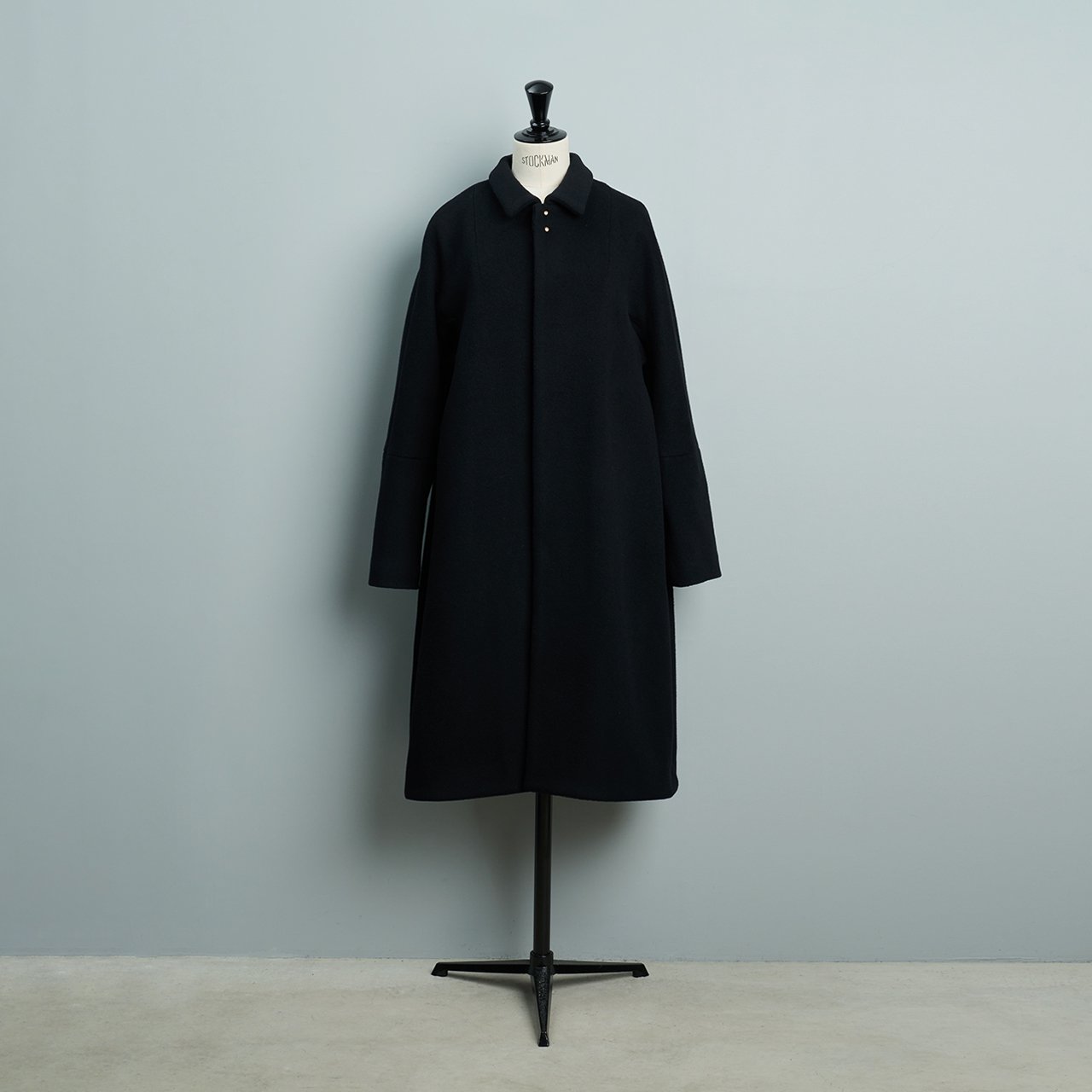 suzuki takayuki <BR>stand-fall-collar coat �<BR>black