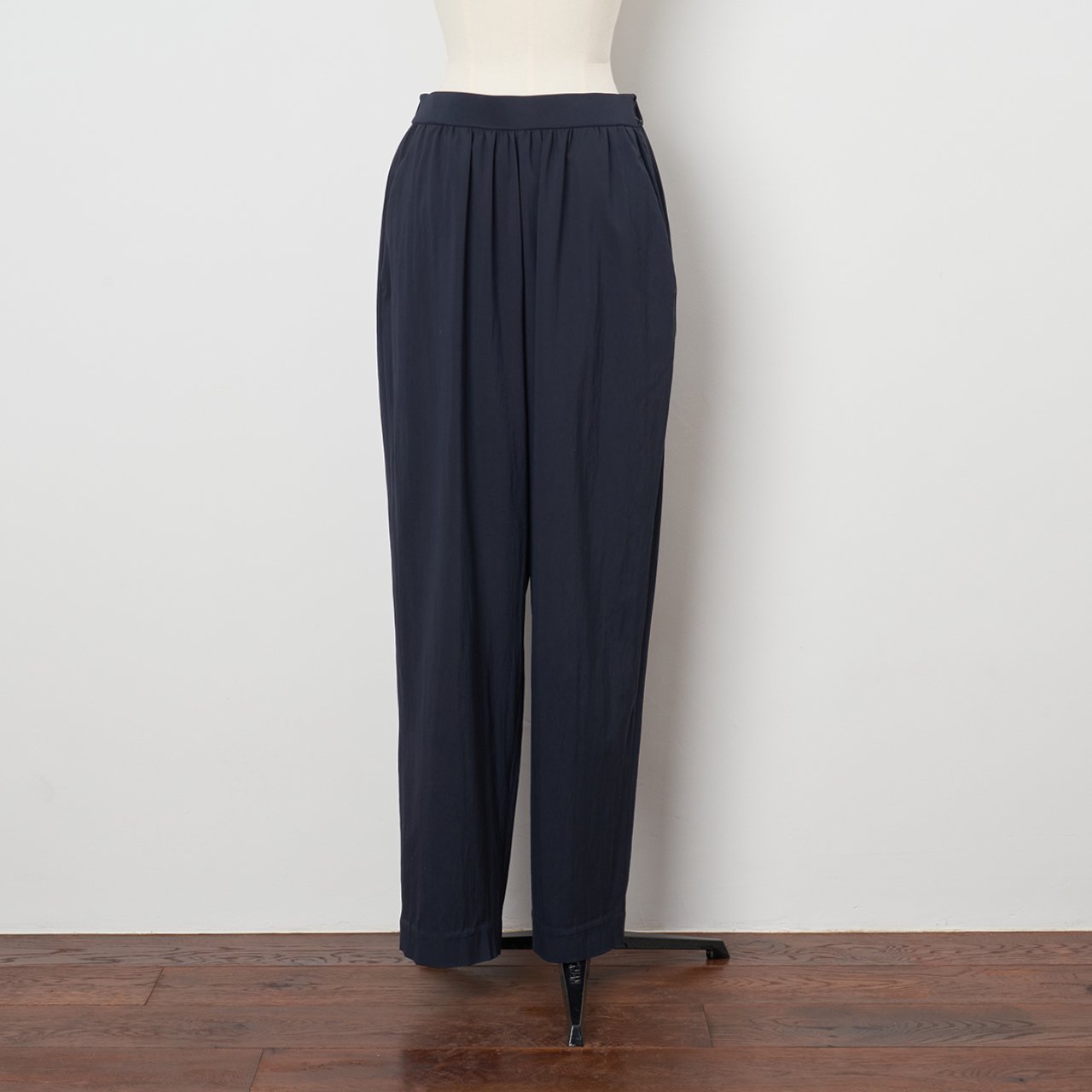 Pale Jute <BR>basic gather pants<BR>navy