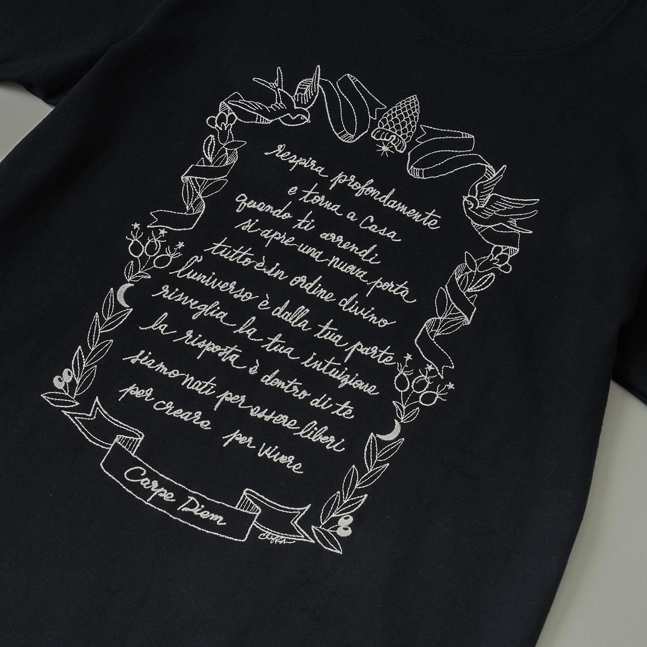 PaleJutePale Jute × Chizu Kobayashi, embroidery T-shirtツバメとリボン - Pale Jute PaleJutePale Jute × Chizu Kobayashi, embroidery T-shirtツバメとリボン - Pale Jute