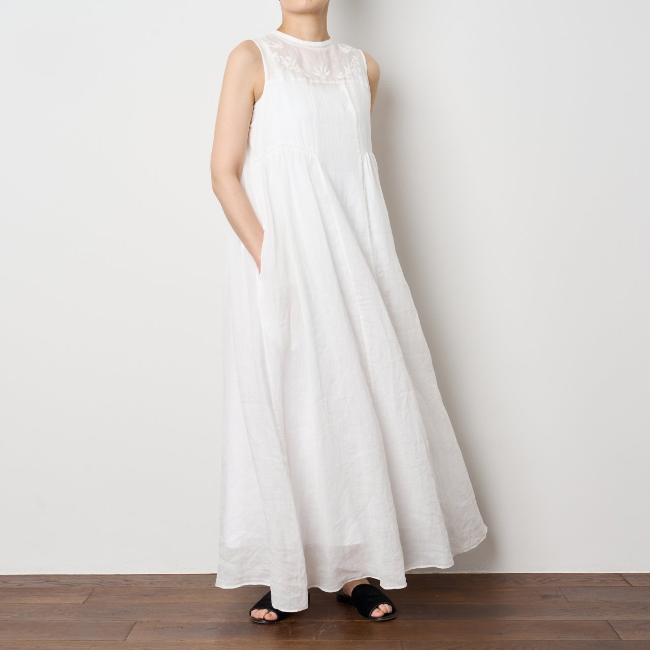 Pale Jute<BR>linen summer dress �<BR>WHITE