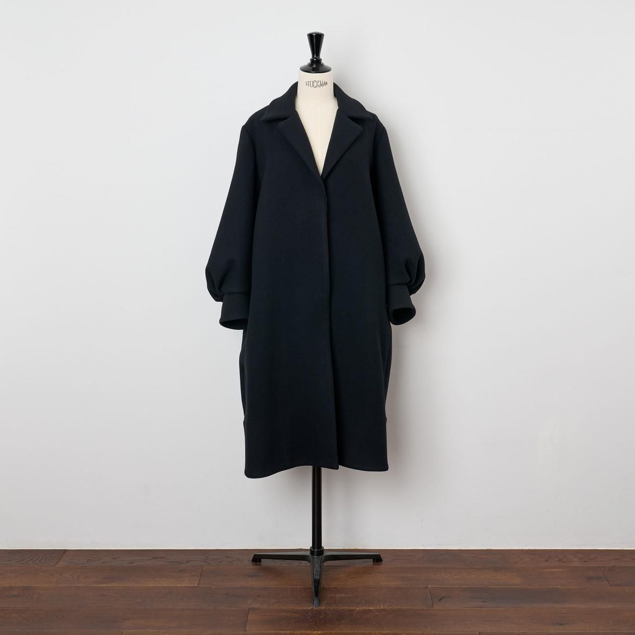 Pale JuteBlack Coat - Pale Jute